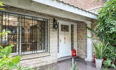 VENTA CASA 5 AMBIENTES LUMINOSA PILETA JARDIN VICENTE LOPEZ