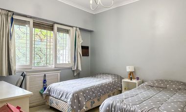 VENTA CASA 5 AMBIENTES LUMINOSA PILETA JARDIN VICENTE LOPEZ