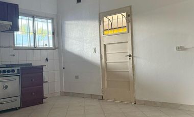 Casa en venta - 3 Dormitorios 2 Baños - Cochera - 212Mts2 - Berazategui Oeste