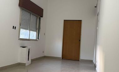 Casa en venta - 3 Dormitorios 2 Baños - Cochera - 212Mts2 - Berazategui Oeste