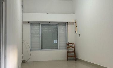 Casa en venta - 3 Dormitorios 2 Baños - Cochera - 212Mts2 - Berazategui Oeste