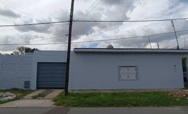 Casa en venta - 3 Dormitorios 2 Baños - Cochera - 212Mts2 - Berazategui Oeste