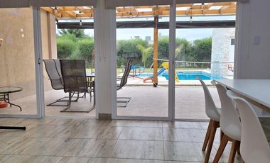 Casa en venta - 3 Dormitorios 3 Baños - Cochera - 800Mts2 - San Vicente