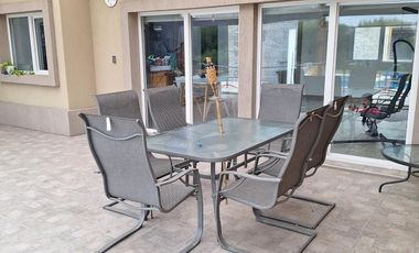 Casa en venta - 3 Dormitorios 3 Baños - Cochera - 800Mts2 - San Vicente