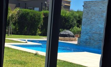 Casa en venta - 3 Dormitorios 3 Baños - Cochera - 800Mts2 - San Vicente