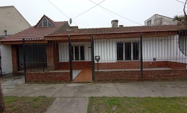 Casa en alquiler - 2 Dormitorios 1 Baño - Mar del Plata