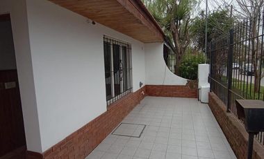 Casa en alquiler - 2 Dormitorios 1 Baño - Mar del Plata