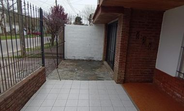 Casa en alquiler - 2 Dormitorios 1 Baño - Mar del Plata