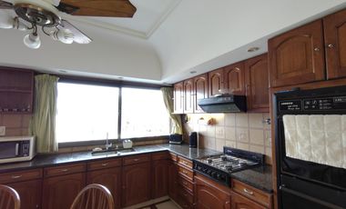 CASA CON DOS LOCALES SOBRE AVENIDA - ACEPTA DEPTO EN ADROGUE O CANNING