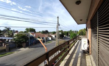 CASA CON DOS LOCALES SOBRE AVENIDA - ACEPTA DEPTO EN ADROGUE O CANNING