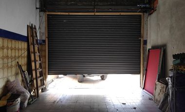 CASA CON DOS LOCALES SOBRE AVENIDA - ACEPTA DEPTO EN ADROGUE O CANNING