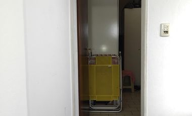 CASA CON DOS LOCALES SOBRE AVENIDA - ACEPTA DEPTO EN ADROGUE O CANNING