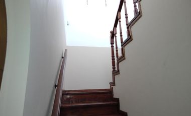 CASA CON DOS LOCALES SOBRE AVENIDA - ACEPTA DEPTO EN ADROGUE O CANNING