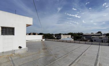 CASA CON DOS LOCALES SOBRE AVENIDA - ACEPTA DEPTO EN ADROGUE O CANNING