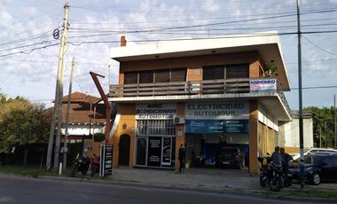 CASA CON DOS LOCALES SOBRE AVENIDA - ACEPTA DEPTO EN ADROGUE O CANNING
