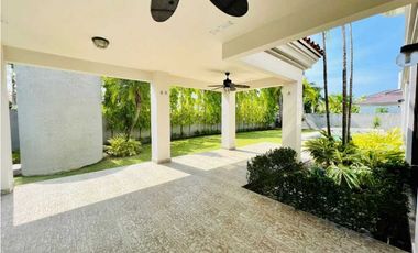 ALQUILER DE CASA EN COSTA DEL ESTE CON PISCINA, 1042MT2 DIS FEB 25 JP