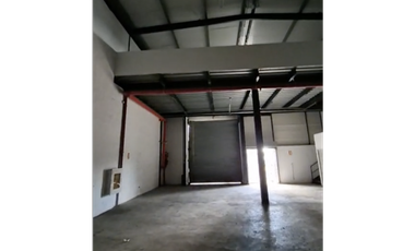 JUAN DIAZ / 500M / GALERA CON OFICINA / MEZZANINE / ANDEN / SOBRE VIA