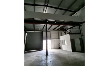 JUAN DIAZ / 500M / GALERA CON OFICINA / MEZZANINE / ANDEN / SOBRE VIA