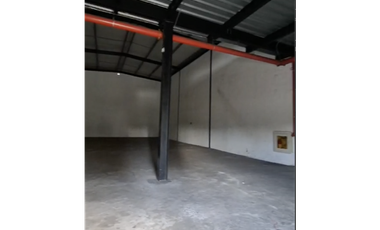 JUAN DIAZ / 500M / GALERA CON OFICINA / MEZZANINE / ANDEN / SOBRE VIA