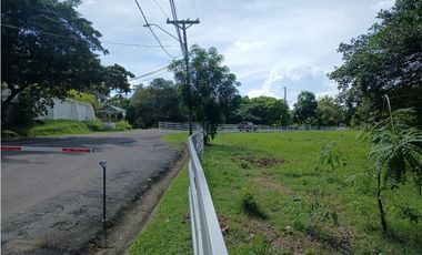 COSTA ESMERALDA / 2400M / FRENTE A VIA PRINCIPAL / MINUTOS DE PLAYA AG