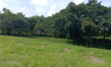 COSTA ESMERALDA / 2400M / FRENTE A VIA PRINCIPAL / MINUTOS DE PLAYA AG