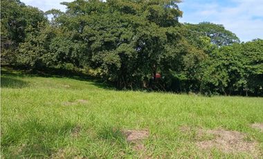 COSTA ESMERALDA / 2400M / FRENTE A VIA PRINCIPAL / MINUTOS DE PLAYA AG