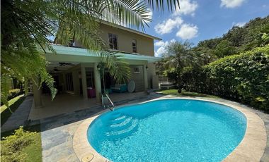 ALQUILER DE CASA EN CLAYTON - PH EMBASSY GARDEN