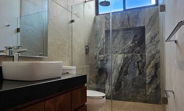 4 RECÁMARAS| Con paneles Solares|  Dentro de privada entre parques