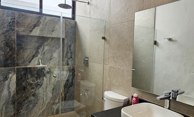 4 RECÁMARAS| Con paneles Solares|  Dentro de privada entre parques