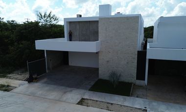 4 RECÁMARAS| Con paneles Solares|  Dentro de privada entre parques