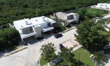 4 RECÁMARAS| Con paneles Solares|  Dentro de privada entre parques