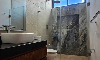 4 RECÁMARAS| Con paneles Solares|  Dentro de privada entre parques