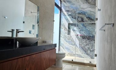 4 RECÁMARAS| Con paneles Solares|  Dentro de privada entre parques