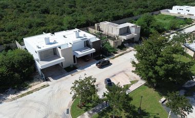 4 RECÁMARAS| Con paneles Solares|  Dentro de privada entre parques