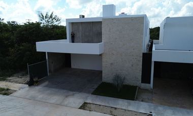 4 RECÁMARAS| Con paneles Solares|  Dentro de privada entre parques