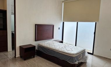 Renta amueblada 4 recámaras dentro de privada Entre Parques