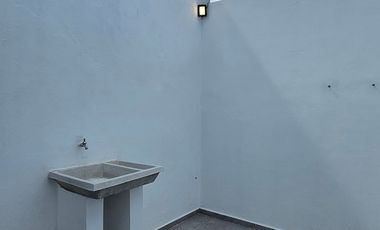 Renta amueblada 4 recámaras dentro de privada Entre Parques