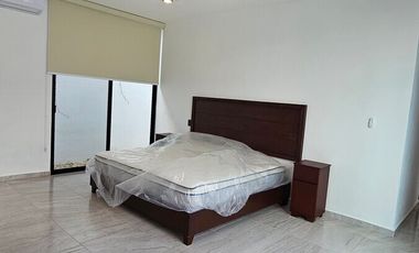 Renta amueblada 4 recámaras dentro de privada Entre Parques