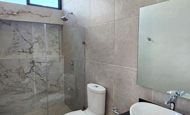 Renta amueblada 4 recámaras dentro de privada Entre Parques