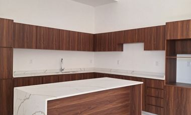 Venta de Casa de 1 Planta y 3 Recámaras con Amplio Jardín al Norte de Colima