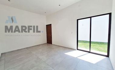 Venta de Casa de 1 Planta y 3 Recámaras con Amplio Jardín al Norte de Colima
