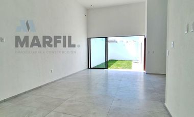 Venta de Casa de 1 Planta y 3 Recámaras con Amplio Jardín al Norte de Colima