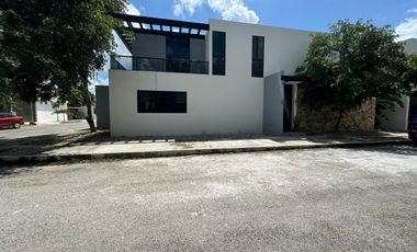 CASA EN VENTA EN PASEOS DE MAYAB