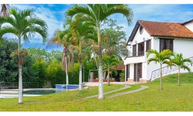 SE ALQUILA  CASA CAMPESTRE EN PARCELACION EN CERRITOS AREA 2775M2