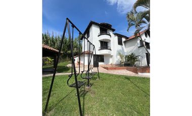 SE ALQUILA  CASA CAMPESTRE EN PARCELACION EN CERRITOS AREA 2775M2