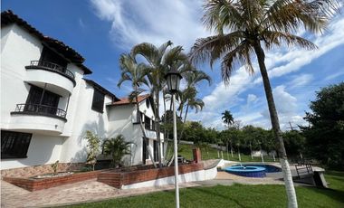 SE ALQUILA  CASA CAMPESTRE EN PARCELACION EN CERRITOS AREA 2775M2