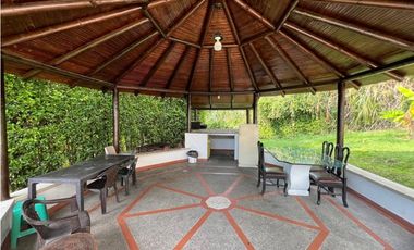 SE ALQUILA  CASA CAMPESTRE EN PARCELACION EN CERRITOS AREA 2775M2