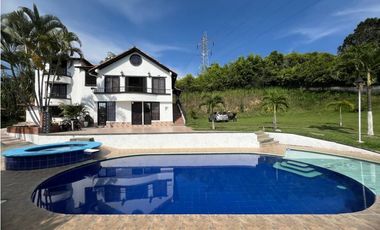 SE ALQUILA  CASA CAMPESTRE EN PARCELACION EN CERRITOS AREA 2775M2