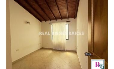 ¡Se vende hermosa casa en unidad abierta!