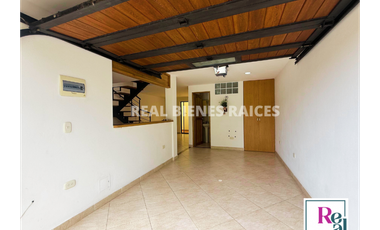 ¡Se vende hermosa casa en unidad abierta!